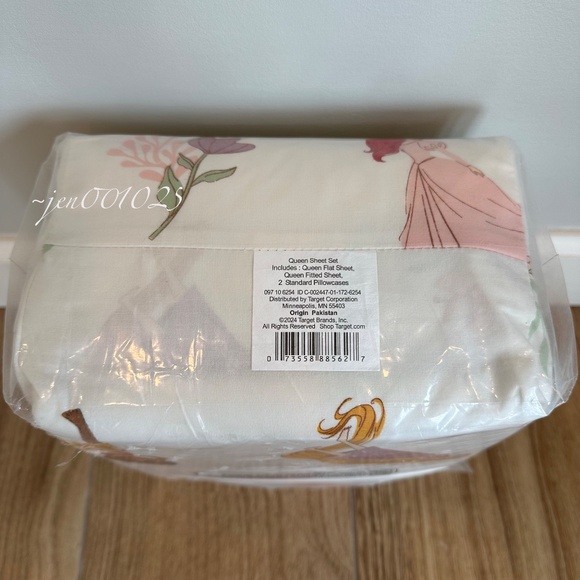 Queen Disney Princess Characters Sheet Set - The Disney Collection by Pillowfort - Picture 7 of 8